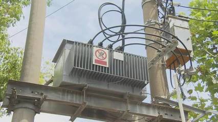 电力维修队高温在岗 保障市民夏季正常用电